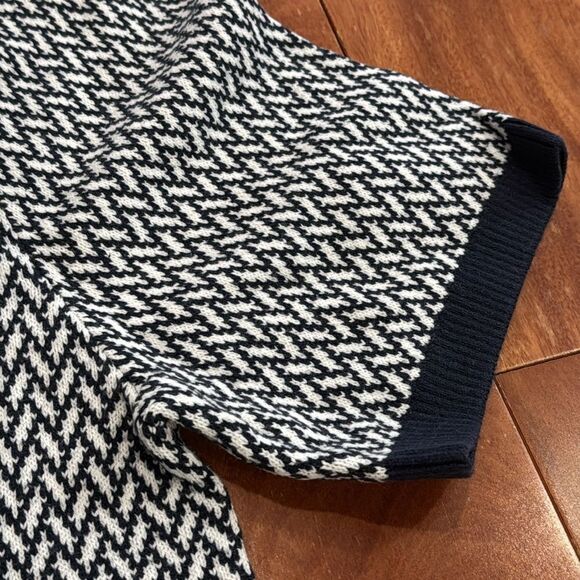 NWT Hollister Boxy Short-Sleeve Geometric Sweater Polo Shirt Size M - Picture 4 of 9